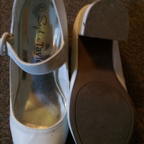 White cute chunky heels - Picture 2 of 3